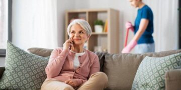 How to Choose Comfortable and Safe Furniture for Seniors